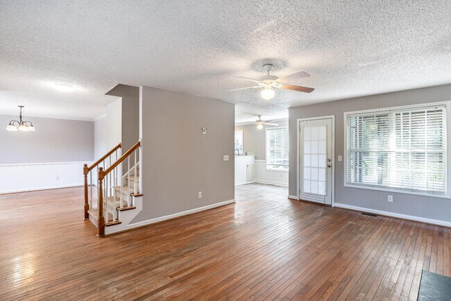 Building Photo - 509 Holly Ridge Ln