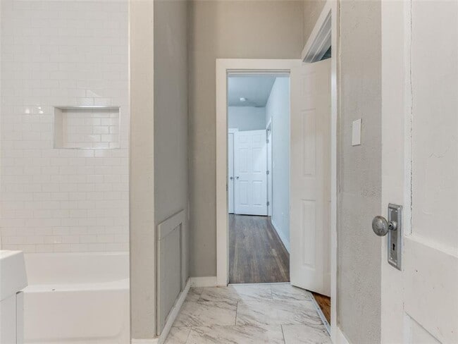 Building Photo - Charming Updated Bungalow in the Heart of Shawnee!