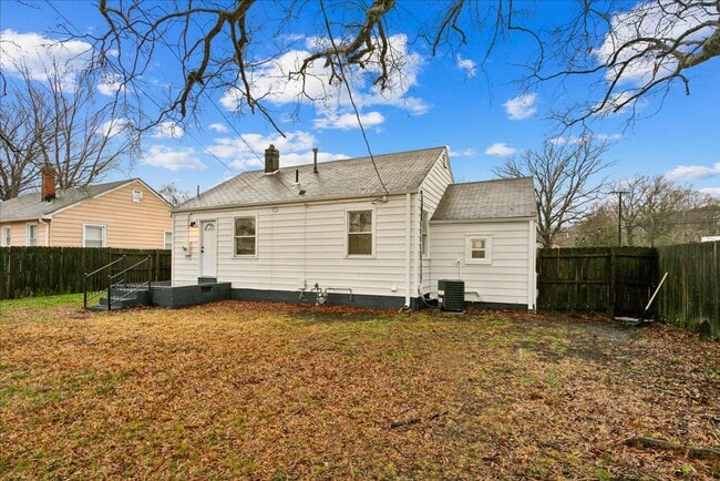 Building Photo - Renovated home in Heart of Hampton Roads