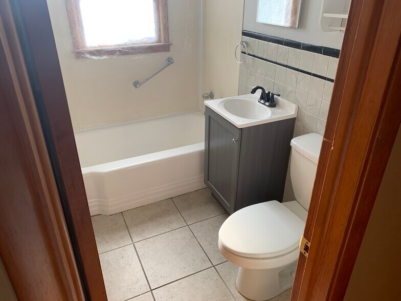 Building Photo - 2212 Cedar Acres Dr