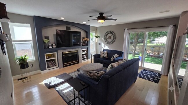 Building Photo - Beautiful 4 Bedroom 3.5 Bath Home - Longmont!