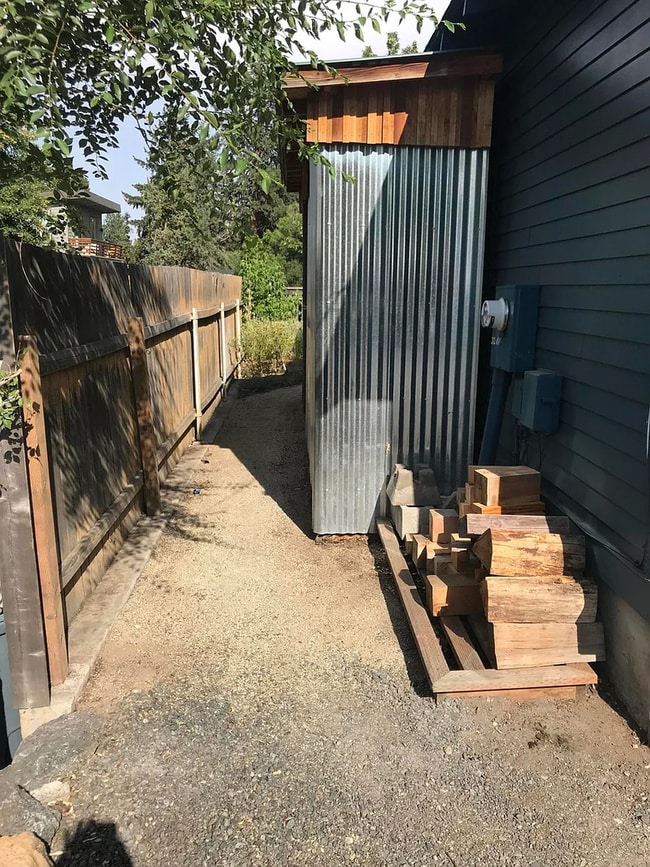 Building Photo - 312 NE 4th St