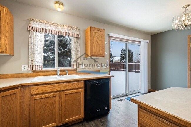 Building Photo - Sweet 2 Bed 1 Bath House with a Fenced Yard in Post Falls!