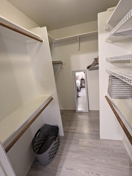 Master Walk-in - 7910 E Thomas Rd