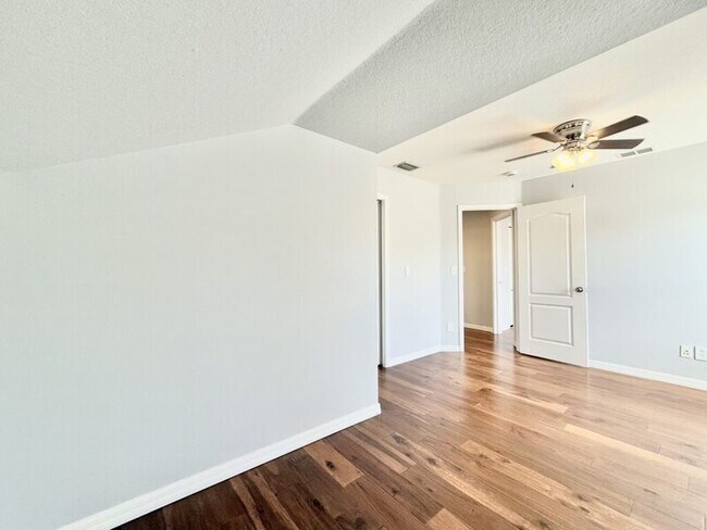 Building Photo - 15127 Skip Jack Loop