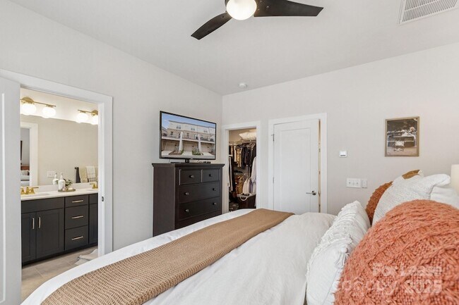 Building Photo - 12106 Brooklyn Ave