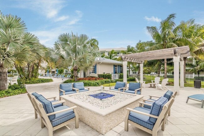 Building Photo - 431 Bay Colony Dr N