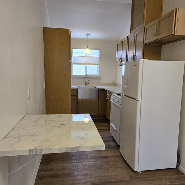 Building Photo - 3555 Colonial Ave