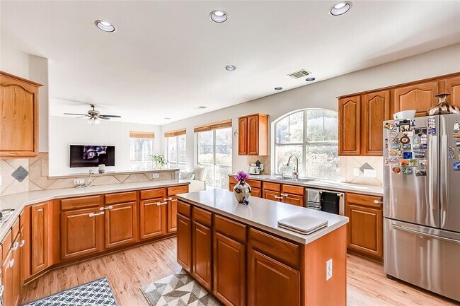 Building Photo - 9001 Sunburst Terrace
