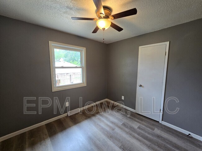 Building Photo - 1242 Edgewood Dr