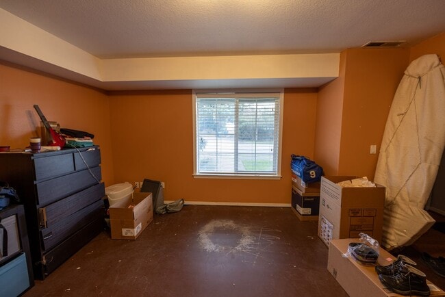 Building Photo - Two bedroom + Bonus room in Vancouver - View