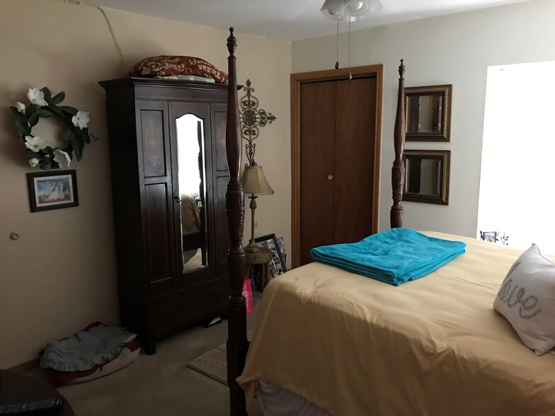Bedroom 1 - 505 palm valley cir