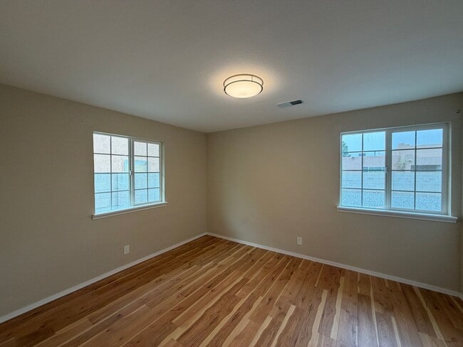 Building Photo - Beautifully Remodeled 3 Bedroom Single Story Home Available Near Golf Course Rd NW & McMahon Blvd...