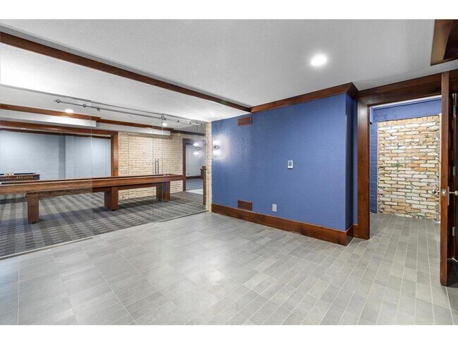 Building Photo - 1724 Summit Ave S