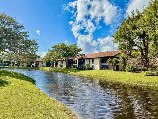 Building Photo - 10615 Ocean Palm Way