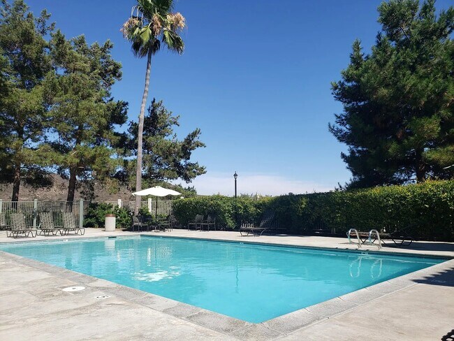 Building Photo - 10830 Sabre Hill Dr #201