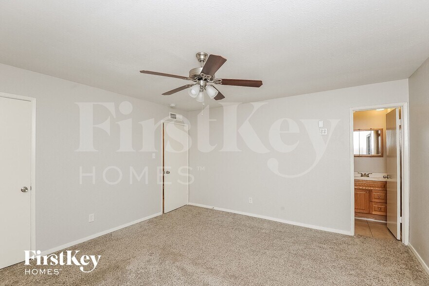 Building Photo - 7851 Holly Berry Ct
