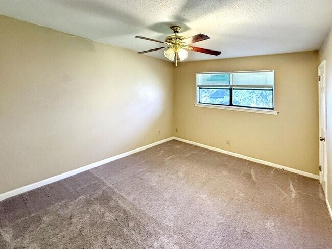 Building Photo - 3025 Chase Ln