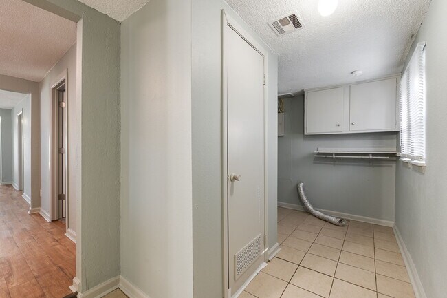 Building Photo - 3332 NW 28th St