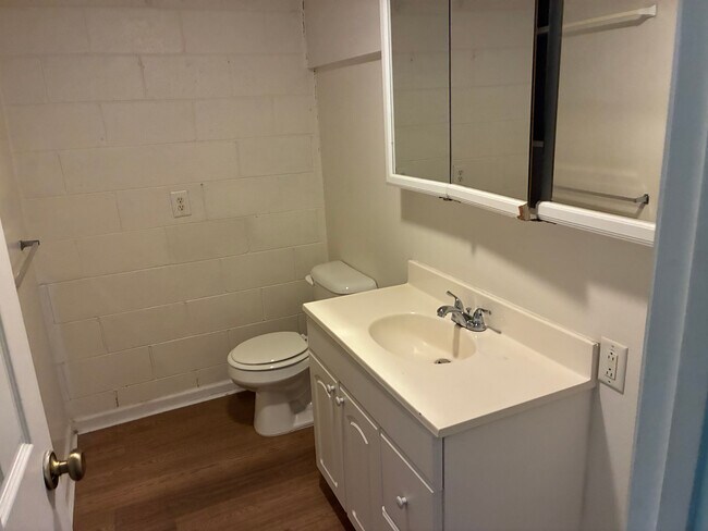 Building Photo - Room in Single Family Home on Hillsborough St