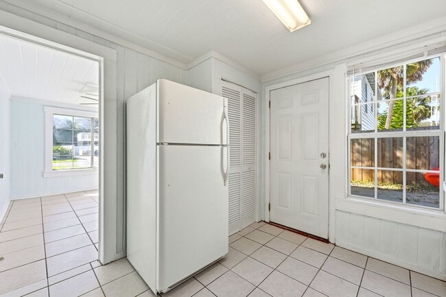 Building Photo - 228 Oleander St