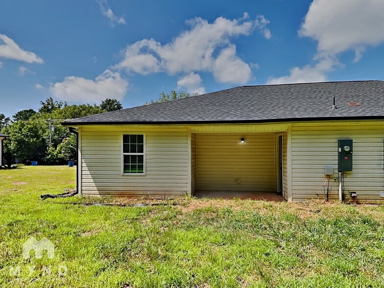 Building Photo - 3284 Anderson Mountain Rd