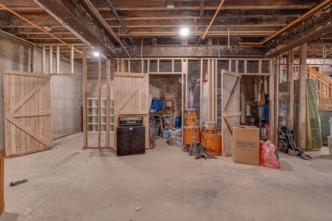 Building Photo - Newer Construction Fairmount Apartments