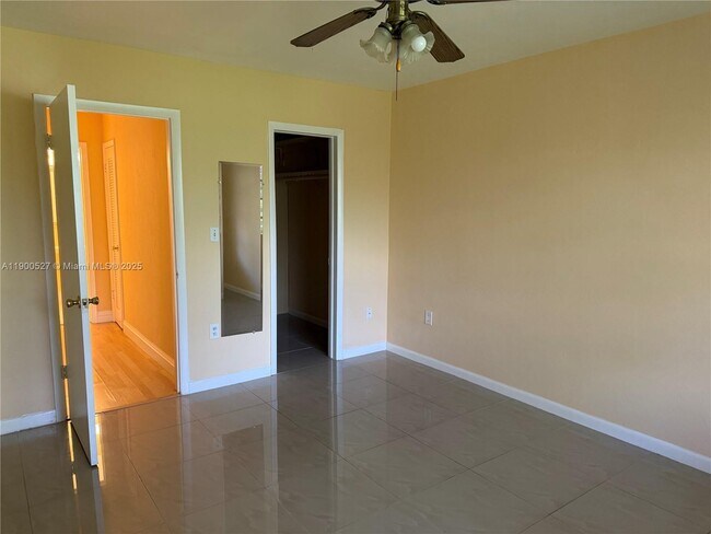 Building Photo - 9400 SW 77th St