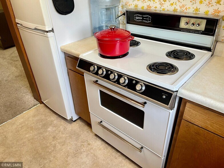 galley kitchen - 6447 Elm St