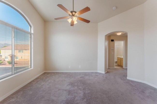 Building Photo - Gated Community  Townhome  2 bedroom, 2 ba...