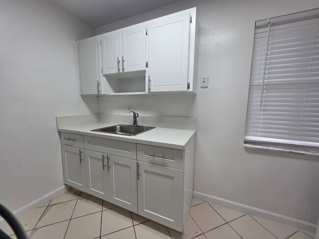 Building Photo - 16 SW 9th St Ft. Lauderdale, FL 33315