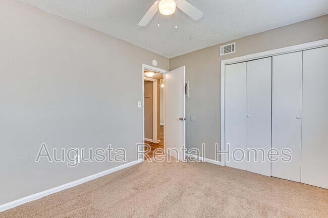 Building Photo - 2812A Thomas Lane