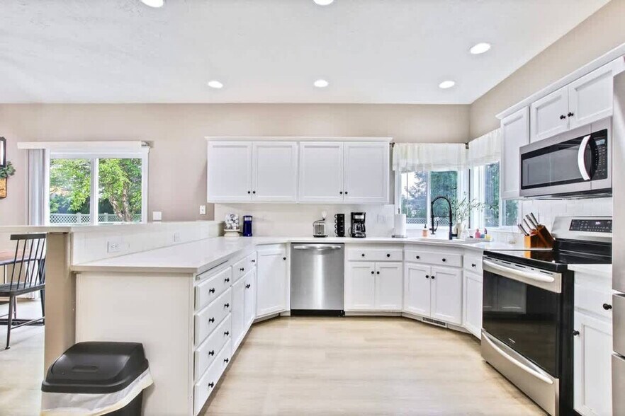 Building Photo - 3024 W Divide Creek Dr