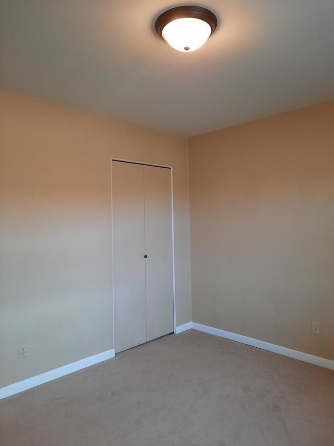 Building Photo - 3 BED | 1 BATH | SINGLE GARAGE | SOUTH