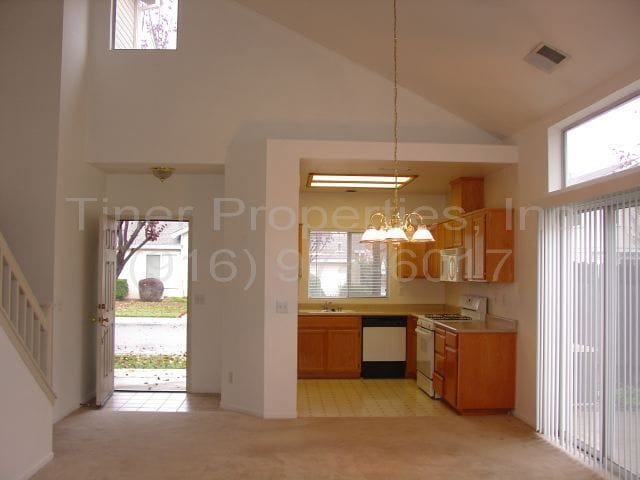Building Photo - Laguna Gated Community