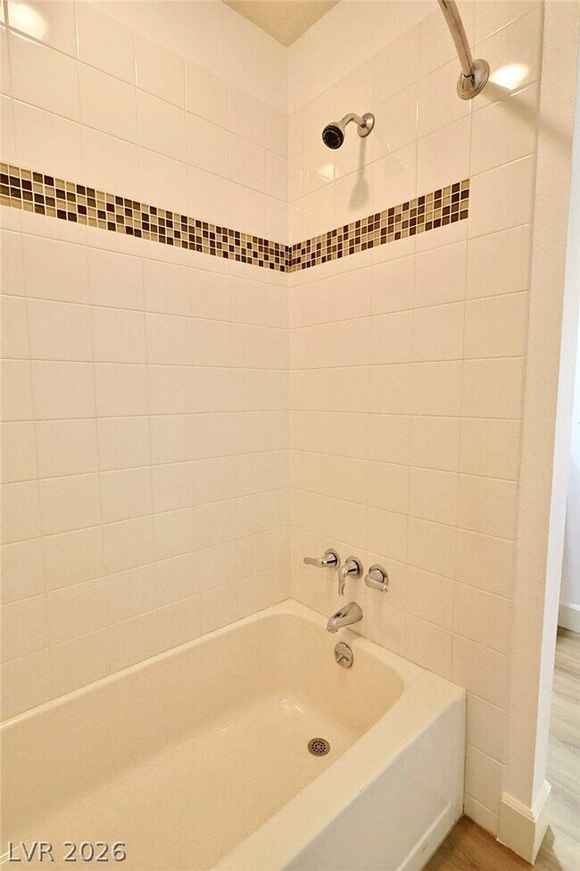 Building Photo - 3181 Pinehurst Dr