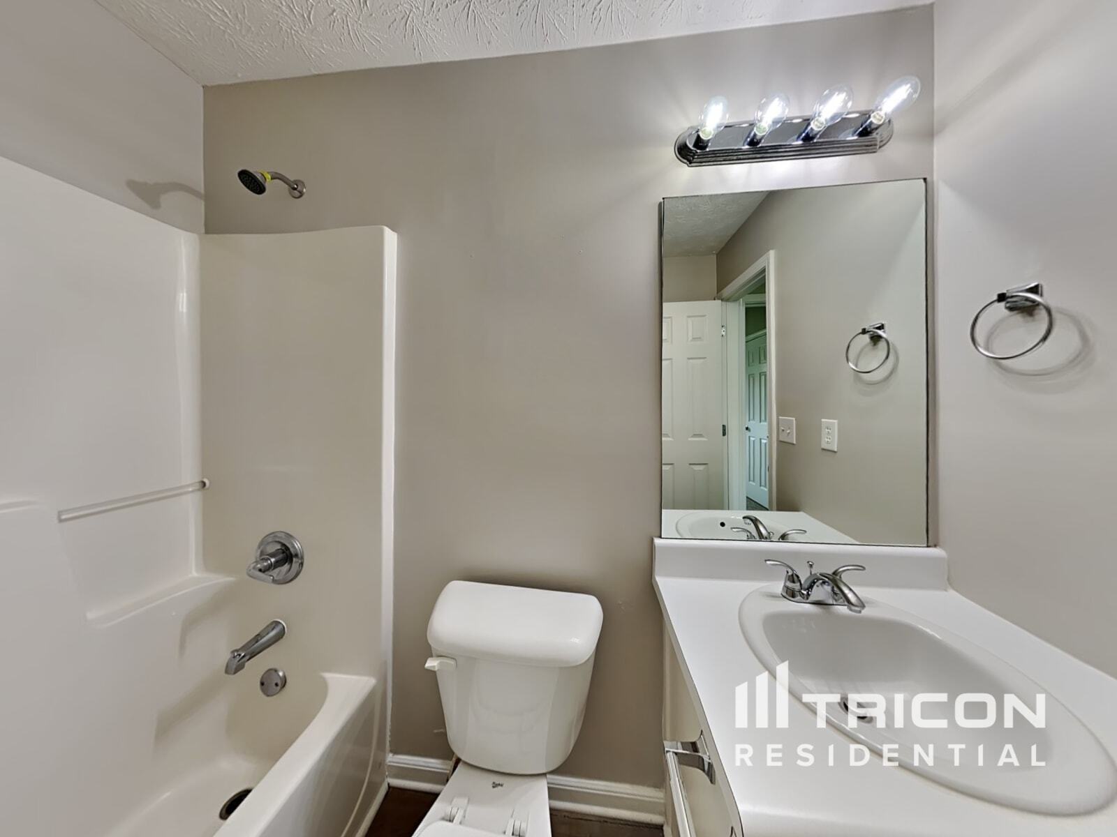 Building Photo - 347 Royal Oaks Dr