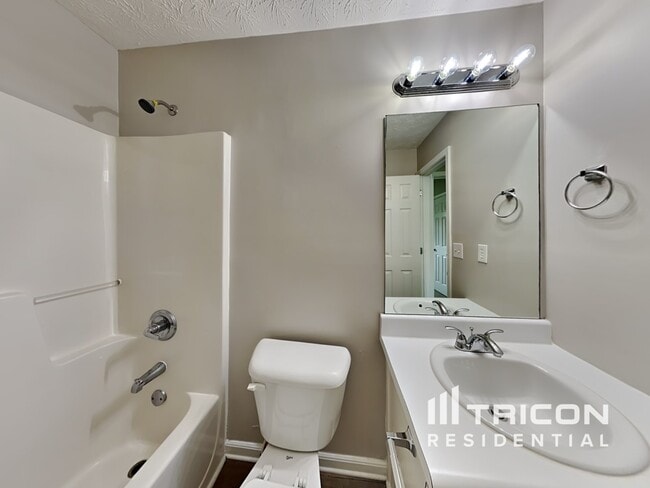 Building Photo - 347 Royal Oaks Dr