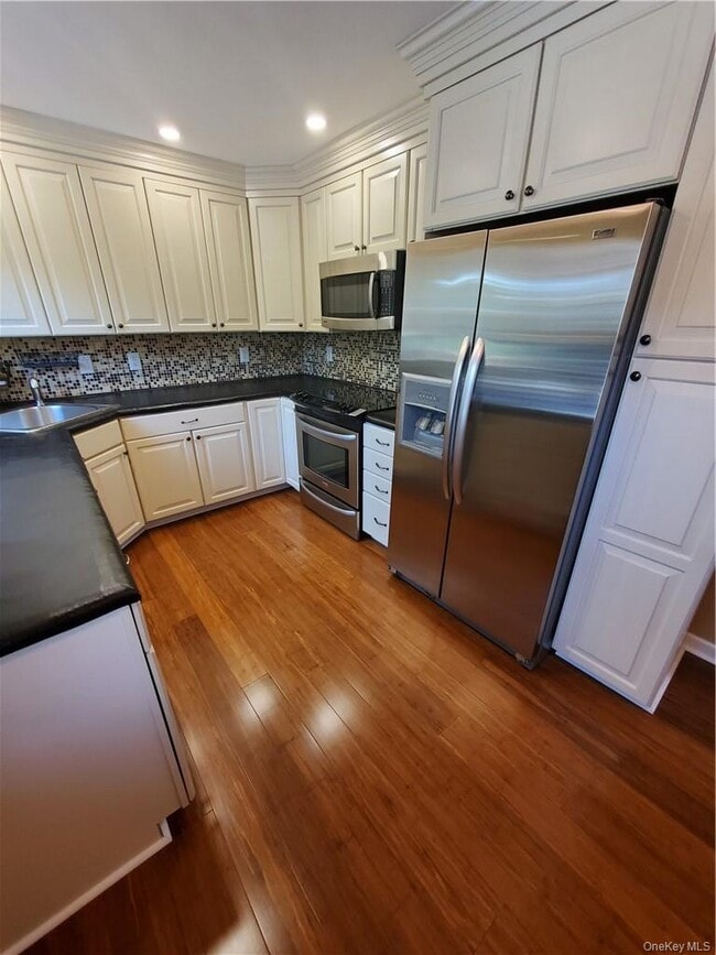 Building Photo - 972 Sierra Vista Ln