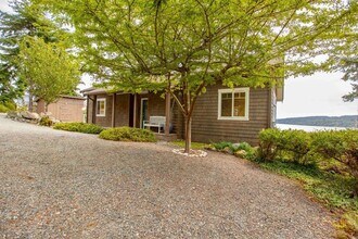 Building Photo - Furnished Greenbank Home with Water View and Bocce Ball!