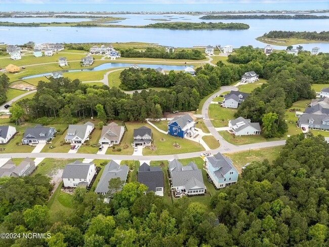 Building Photo - Summerhouse on Everett Bay Home Available!