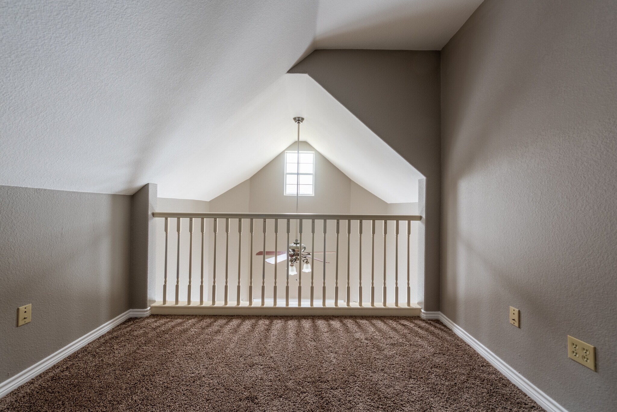 Loft - 1114 E 7th St
