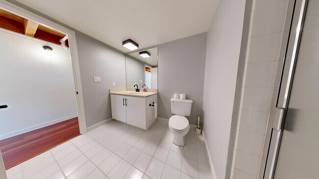 Building Photo - Bright & Modern 2BR/2BA Loft-Style Condo i...