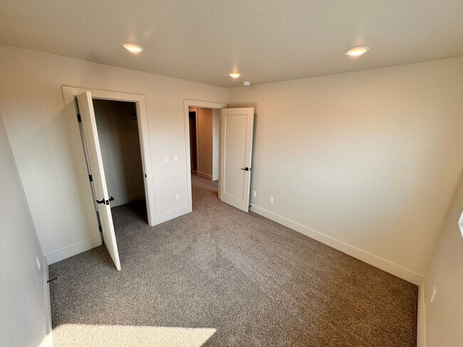 Building Photo - Modern, Spacious 3-Bedroom Townhome in the...
