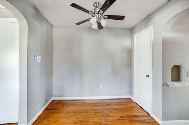 Building Photo - 2769 Losantiville Ave