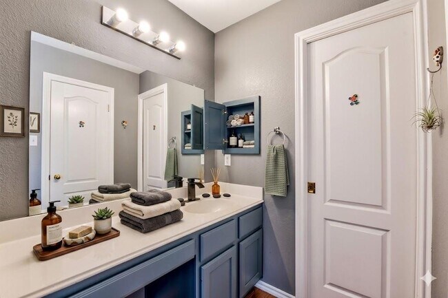 Building Photo - 1708 Pagedale Cove