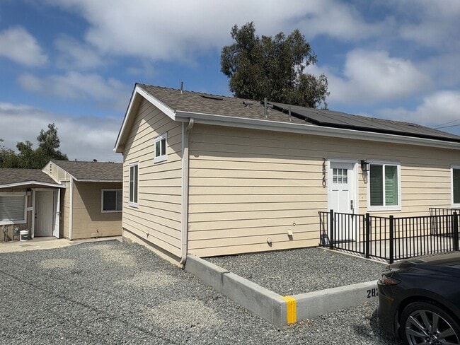 Building Photo - 1/2 Off First Month's Rent - Light and Bright 2 Bed 1 Ba Close to Sweetwater and 805