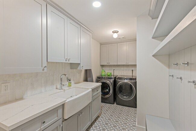 Building Photo - 5112 N 35th St