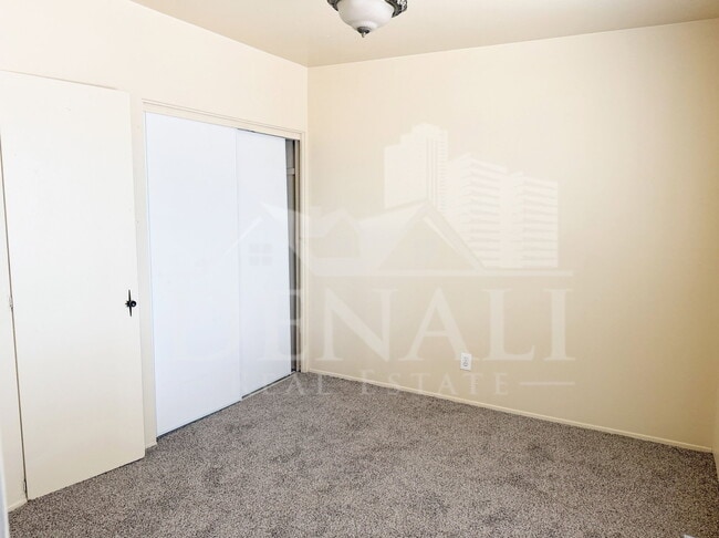 Building Photo - 1211 W Apache Trail