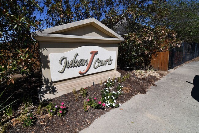 Primary Photo - Must See! 2 BR 2 BA condominium located in...